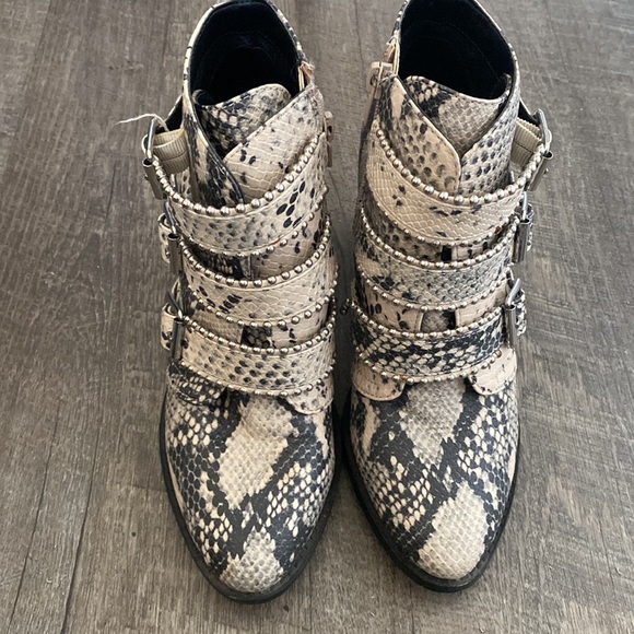 Snakeskin print Steve Madden booties - Picture 2 of 4